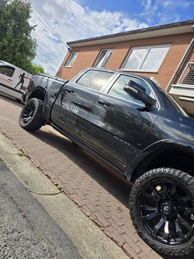 Lettrage du Dodge RAM de l'Armurerie Pinpin — image 4
